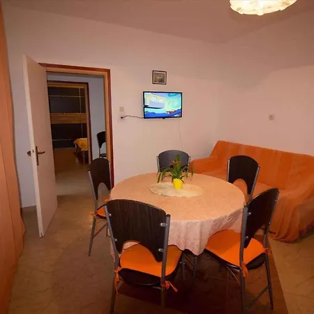 4 Apartment Kampor