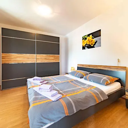Apartment 4 Kampor