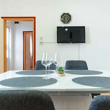 4 Apartment
