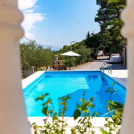 Apartment 4 *