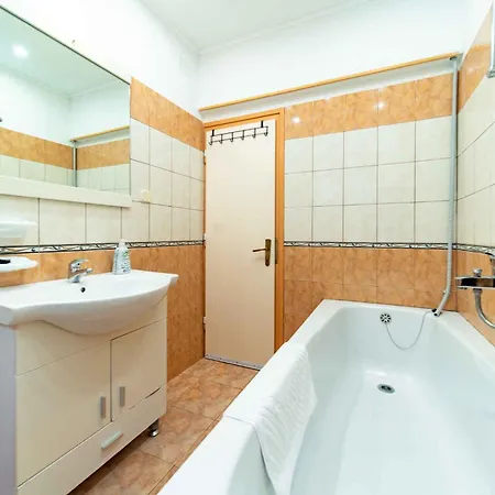 Apartment 4 Kampor